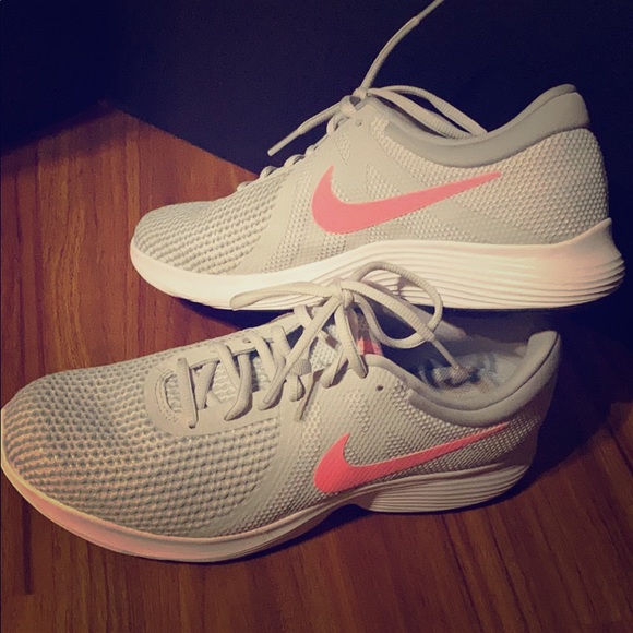 pink tennis shoes nike